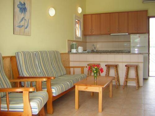 Imagen de la habitación del Hotel Bungalows Parque Cristina. Foto 14