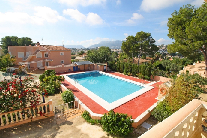 Imagen de la piscina del Hotel Bungalows Renato. Foto 16