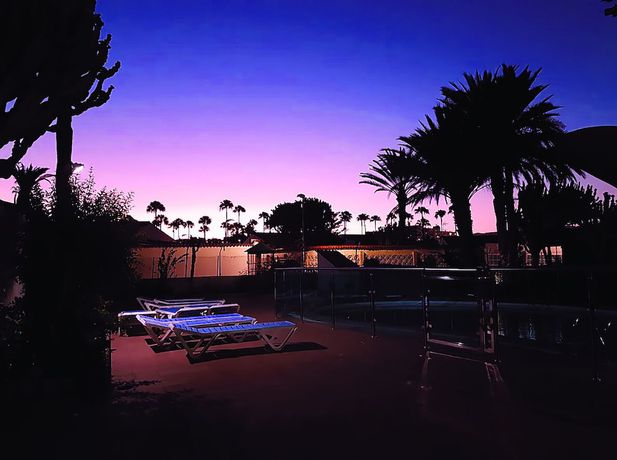 Imagen de la piscina del Hotel Bungalows Romandie. Foto 15