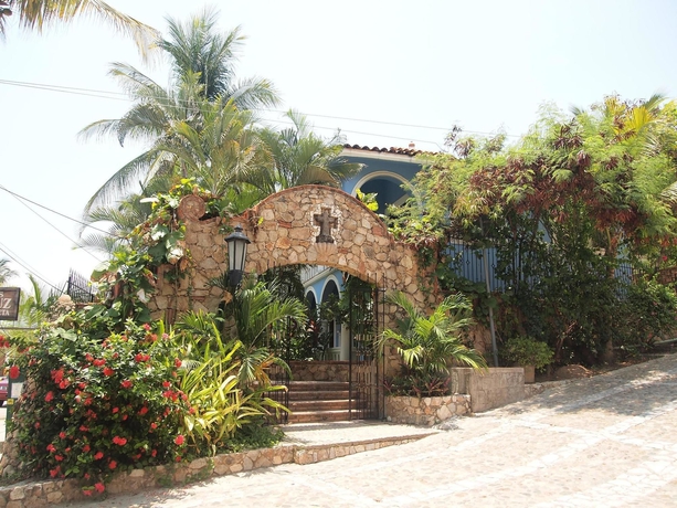 Imagen de los exteriores del Hotel Bungalows Santa Cruz, Brisas de Zicatela. Foto 6