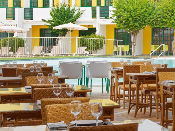 Imagen del bar/restaurante del Hotel Bungalows Vistaflor. Foto 2