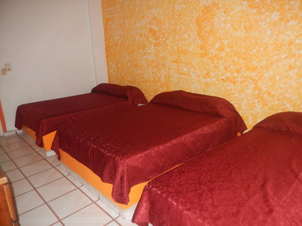 Imagen de la habitación del Hotel Bungalows Y Lizmar. Foto 2