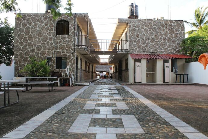 Imagen general del Hotel Bungalows Yessy Tetos. Foto 6