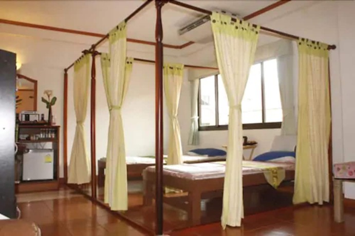 Imagen de la piscina del Hotel Bunjongburi. Foto 15