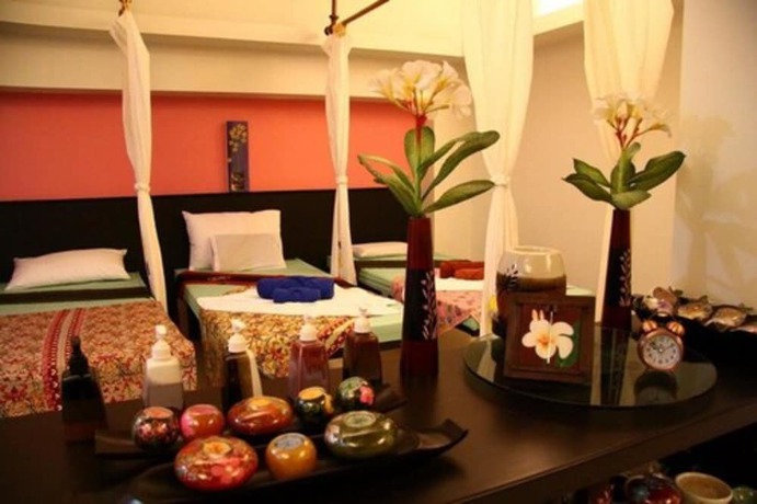 Imagen de la piscina del Hotel Bunjongburi. Foto 16