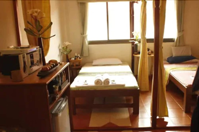 Imagen de la piscina del Hotel Bunjongburi. Foto 17