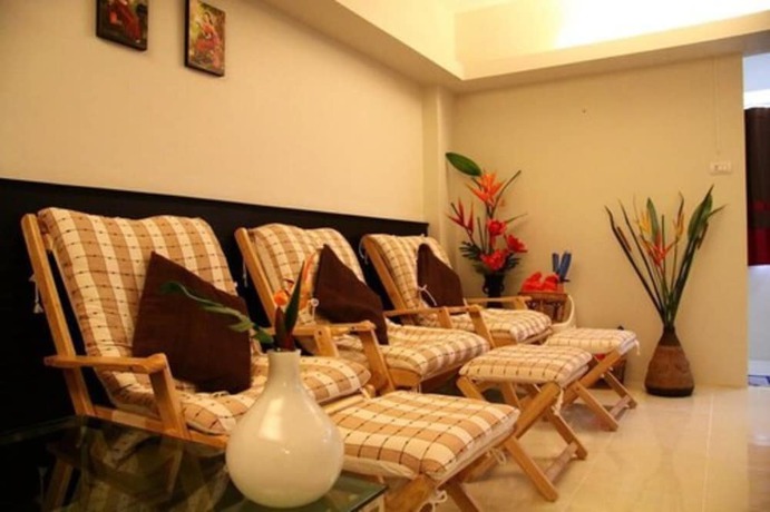 Imagen de la piscina del Hotel Bunjongburi. Foto 18