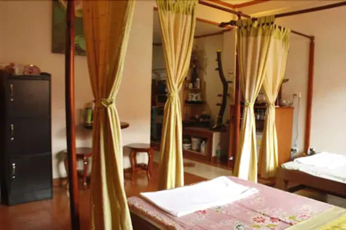 Imagen de la piscina del Hotel Bunjongburi. Foto 20