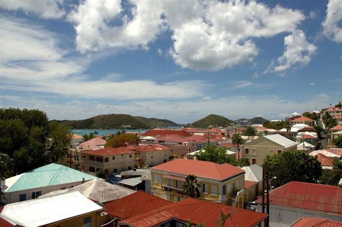 Imagen de la piscina del Hotel Bunker Hill. Foto 14