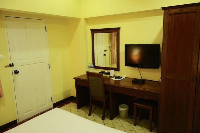 Imagen de la habitación del Hotel Bunthomstan Guesthouse. Foto 15