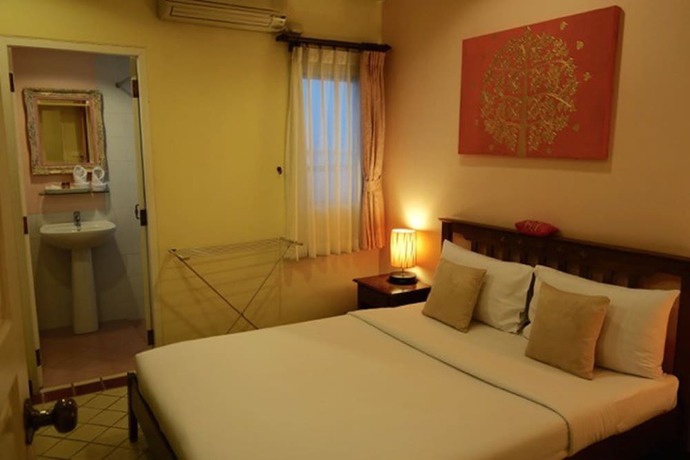 Imagen de la habitación del Hotel Bunthomstan Guesthouse. Foto 16
