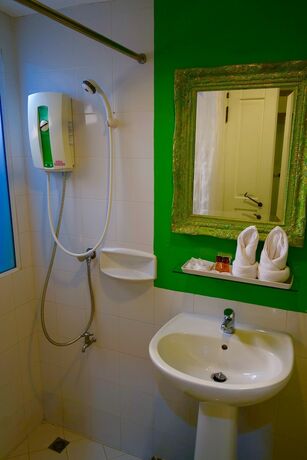 Imagen de la habitación del Hotel Bunthomstan Guesthouse. Foto 17