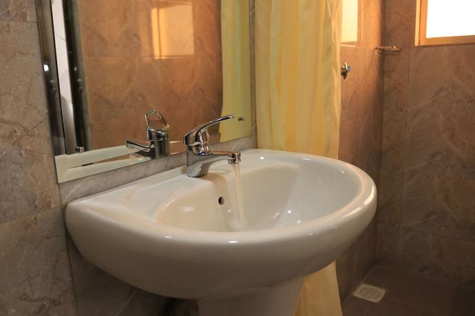 Imagen de la habitación del Hotel Buraha Zenoni And Resort. Foto 2