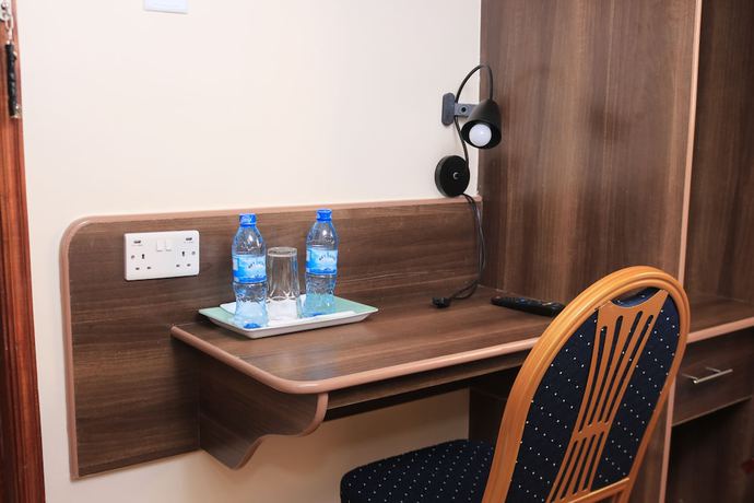 Imagen de la habitación del Hotel Buraha Zenoni And Resort. Foto 4
