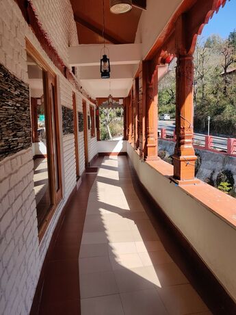 Imagen general del Hotel Burans And Restaurant. Foto 8