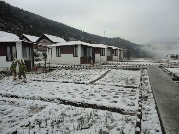 Imagen general del Hotel Buransh Heli Resort. Foto 3