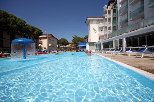 Imagen de la piscina del Hotel Buratti. Foto 9