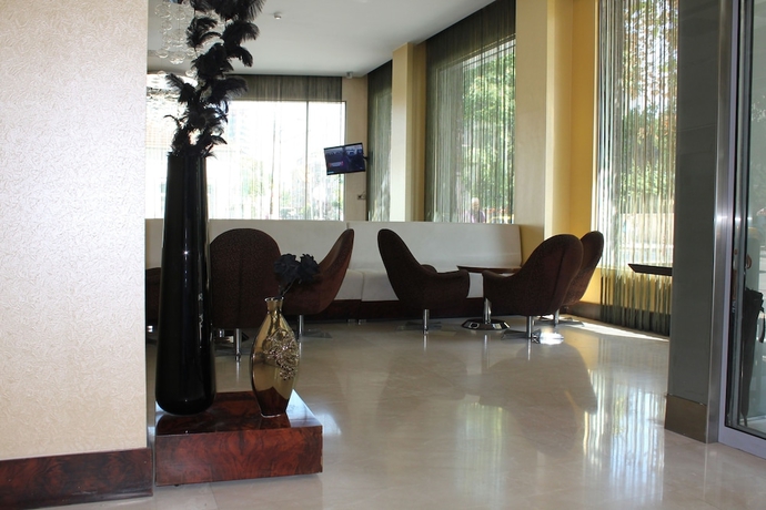 Imagen de los interiores del Hotel Bur&ccedil;man. Foto 17