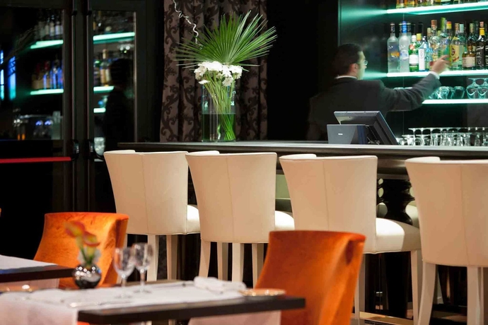 Imagen del bar/restaurante del Hotel Burdigala By Inwood Hotels. Foto 6