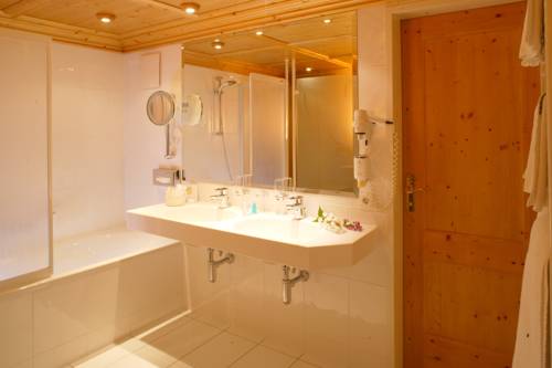 Imagen de la habitación del Hotel Burg Oberlech. Foto 14