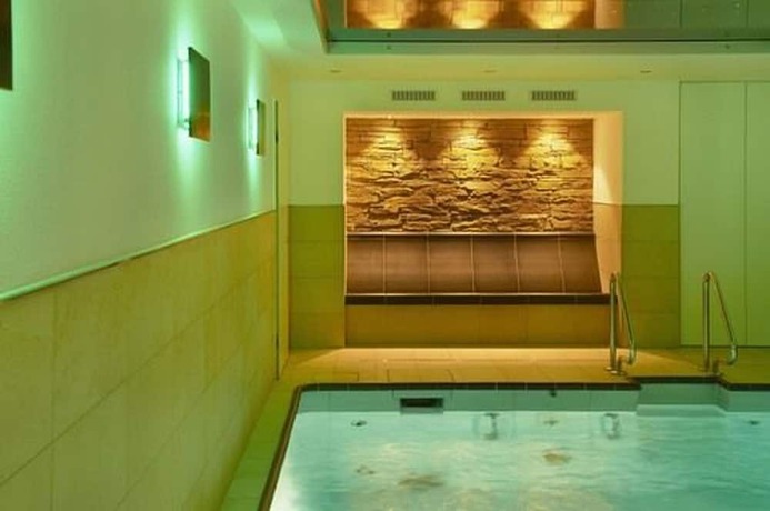 Imagen de la piscina del Hotel Burg-Hotel. Foto 15