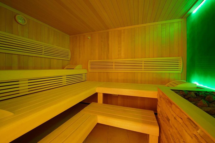 Imagen de la piscina del Hotel Burg-Hotel. Foto 17