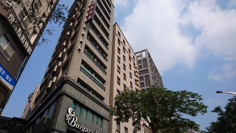 Imagen de los exteriores del Hotel Burgary. Foto 7