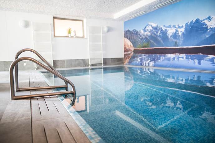 Imagen de la piscina del Hotel Burgaunerhof. Foto 19