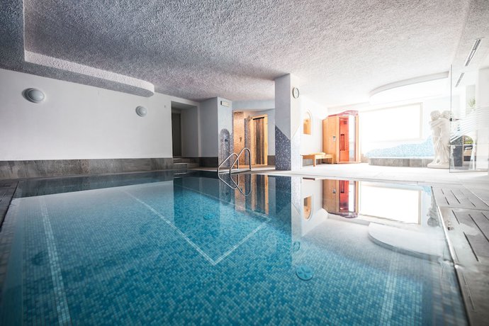Imagen de la piscina del Hotel Burgaunerhof. Foto 20