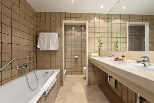 Imagen de la habitación del Hotel Burgenland. Foto 15