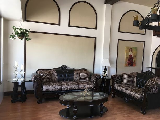 Imagen de los interiores del Hotel Burgess. Foto 17