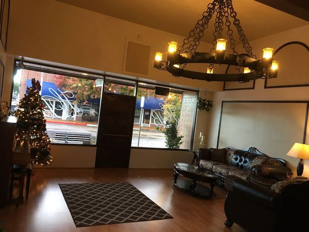 Imagen de los interiores del Hotel Burgess. Foto 19