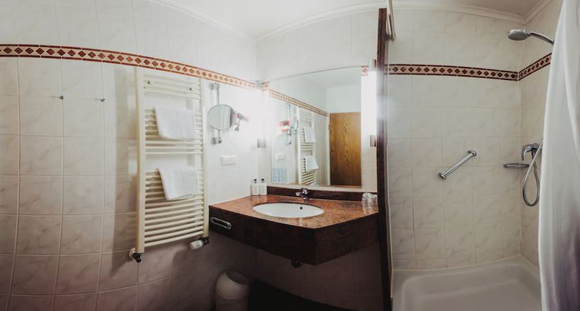 Imagen de la habitación del Hotel Burghotel Pass. Foto 17