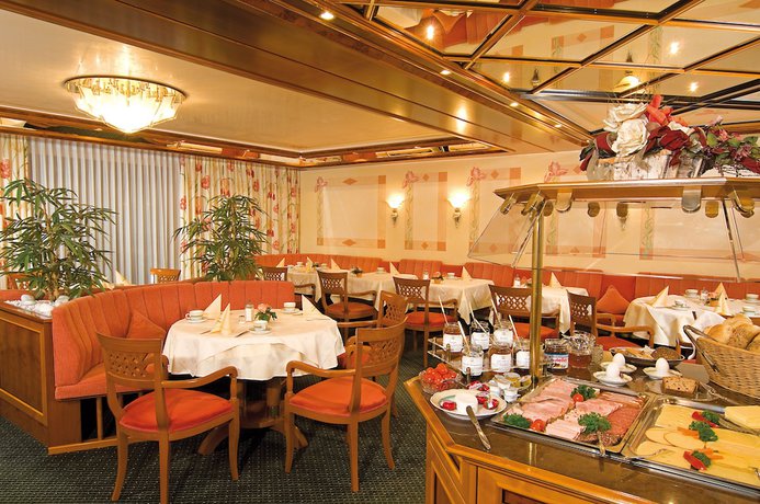 Imagen del bar/restaurante del Hotel Burghotel, Weiler ob Helfenstein. Foto 3