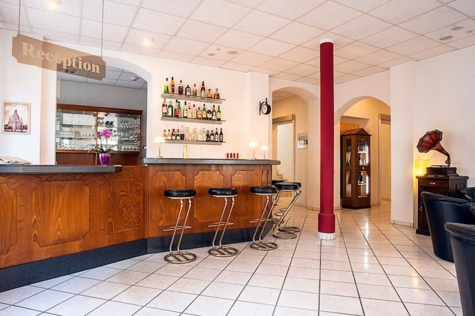 Imagen de los interiores del Hotel Burgk. Foto 18