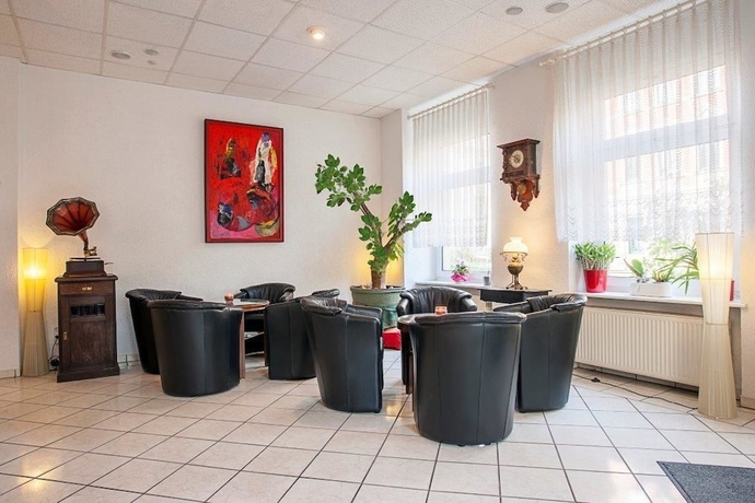 Imagen de los interiores del Hotel Burgk. Foto 19