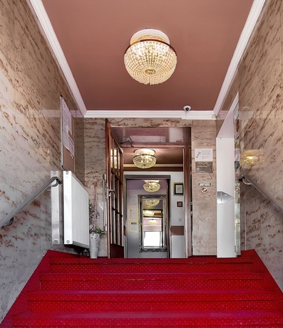 Imagen de los interiores del Hotel Burgschmiet. Foto 17