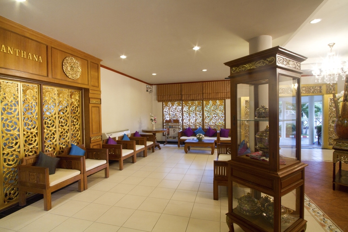 Imagen de los interiores del Hotel Buri Beach Resort. Foto 8