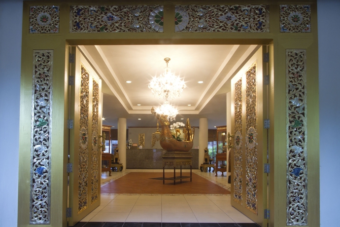 Imagen de los interiores del Hotel Buri Beach Resort. Foto 10