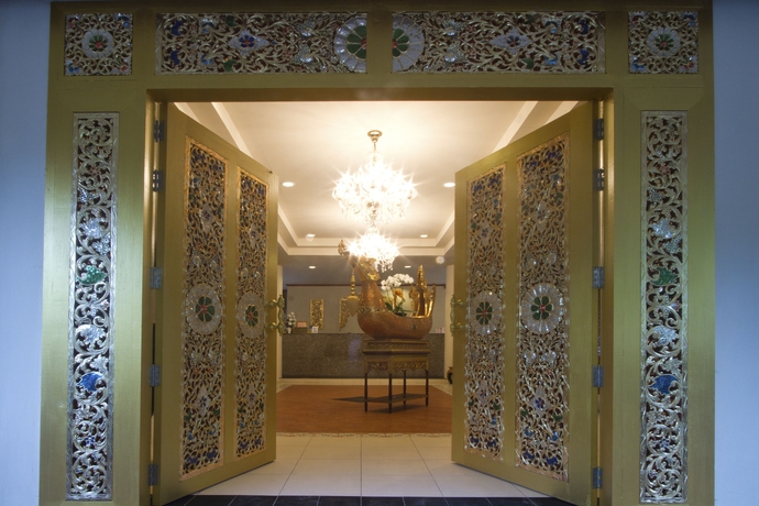 Imagen de los interiores del Hotel Buri Beach Resort. Foto 11