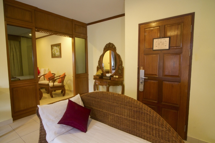 Imagen de los interiores del Hotel Buri Beach Resort. Foto 12