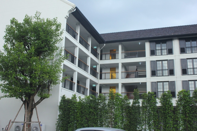 Imagen de los exteriores del Hotel Buri Siri. Foto 10