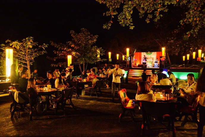 Imagen del bar/restaurante del Hotel Buritara Resort and Spa, Kanchanaburi. Foto 3