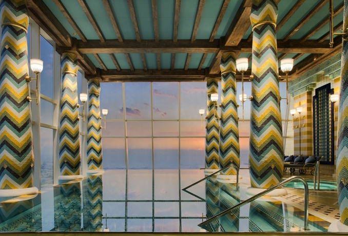 Imagen de la piscina del Hotel Burj Al Arab Jumeirah. Foto 12