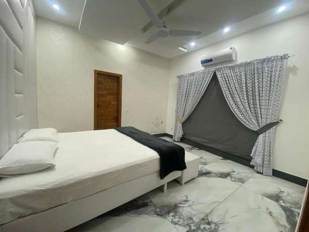 Imagen de la habitación del Hotel Burj Al Bahria Town Luxury Suites. Foto 7