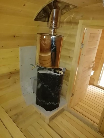 Imagen de la piscina del Hotel Burka Hostel. Foto 15