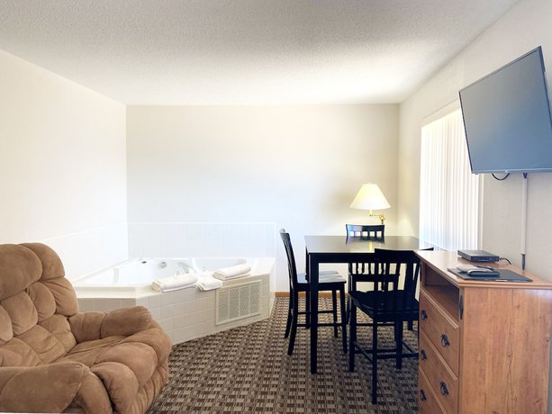 Imagen de la habitación del Hotel Burke Inn Motel and Suites. Foto 19