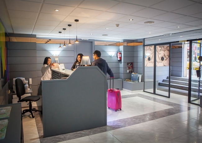 Imagen de los interiores del Hotel Burlada. Foto 8