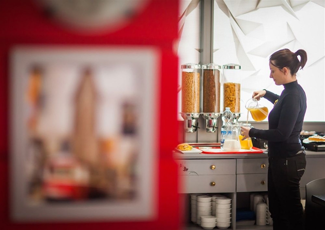 Imagen de los interiores del Hotel Burlada. Foto 10