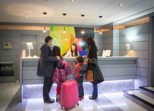 Imagen de los interiores del Hotel Burlada. Foto 12